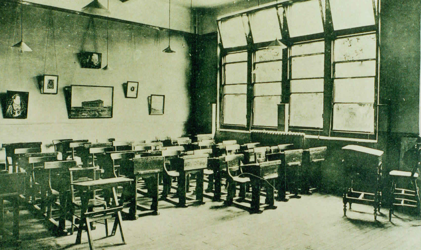 Reigate Grammar School classroom from 1906